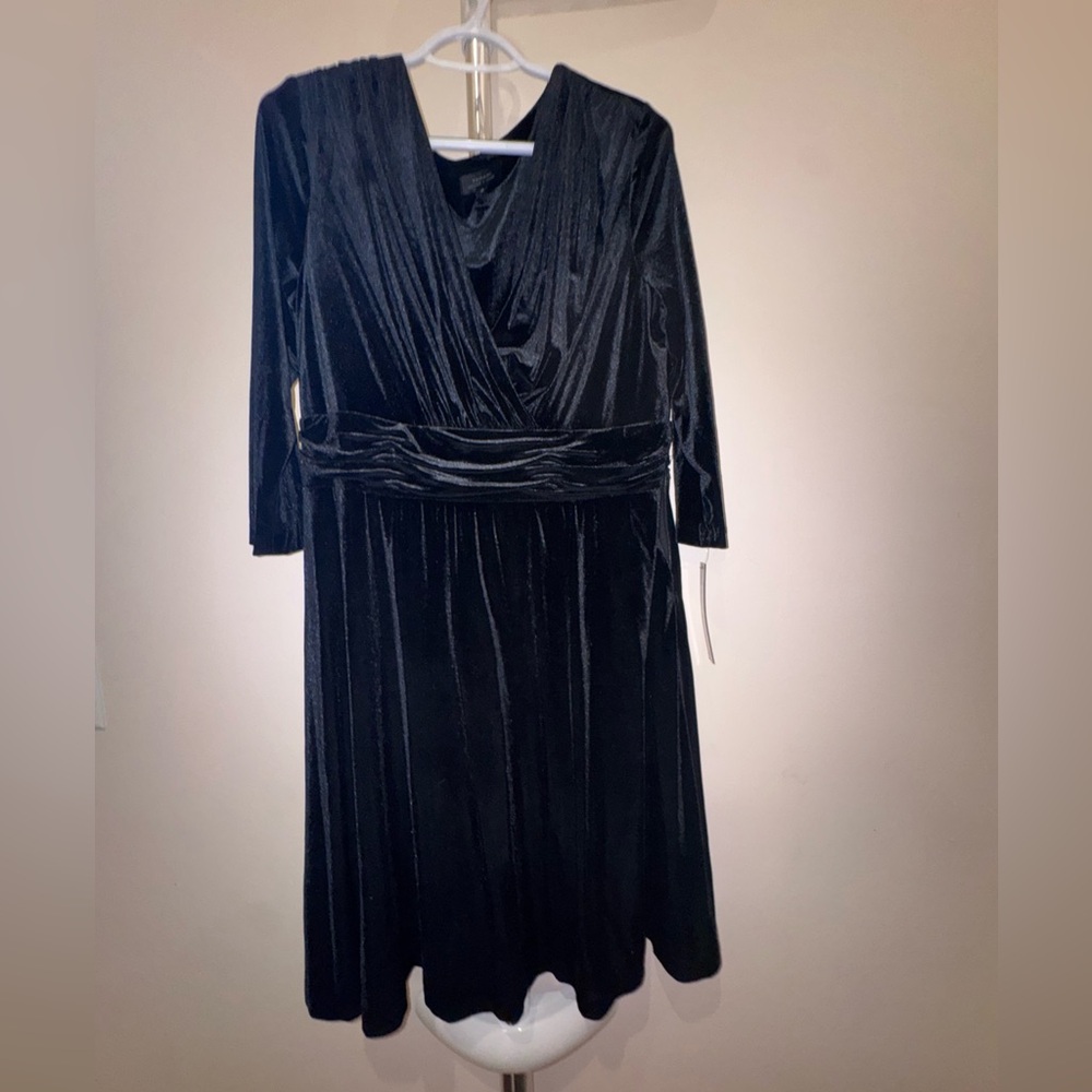 Tahari Black Velvety Material 3/4 Sleeve Wrap-Style Women's Dress
